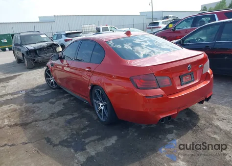 2015 BMW M5 из США, поврежденный, VIN WBSFV9C54FD594268